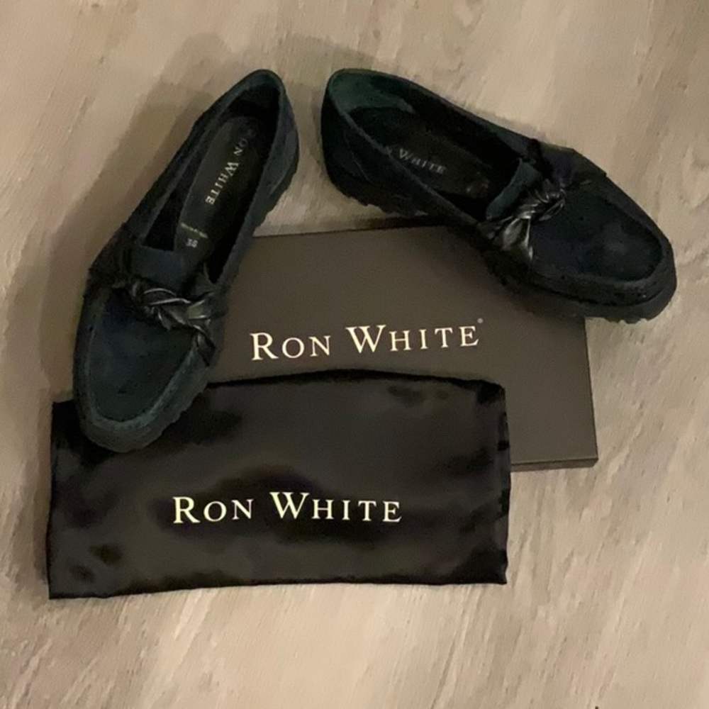 Ron White Ladies Weatherproof Cashmere French Navy Shoes - Worn only a few times